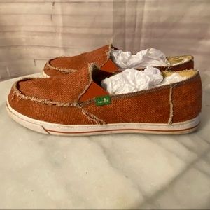 SANUK RUST COLOR SLIP ON CANVAS SHOES